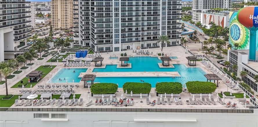 Condo à Hallandale Beach, Floride, 2 chambres № 1954765