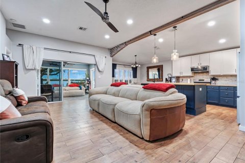 Villa ou maison à vendre à Tavares, Floride: 3 chambres, 149.85 m2 № 2377495 - photo 4