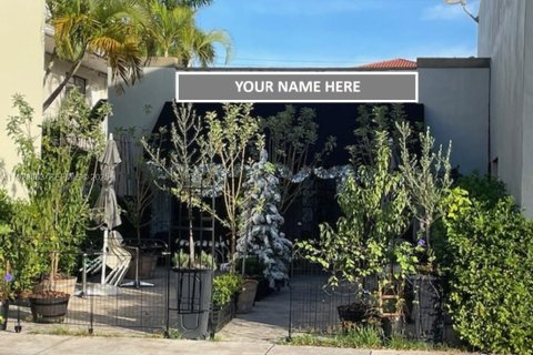 Commercial property in Coral Gables, Florida № 1986895 - photo 1