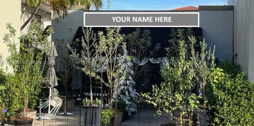 Commercial property in Coral Gables, Florida № 1986895