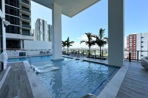 Apartamento en alquiler en Miami, Florida, 1 dormitorio, 60.67 m2 № 1937501 - foto 16
