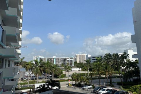 Купить кондоминиум в Холливуд, Флорида 2 спальни, 111.2м2, № 1980125 - фото 7