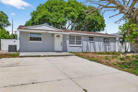 House in Pinellas Park, Florida 3 bedrooms, 100.71 sq.m. № 2121894
