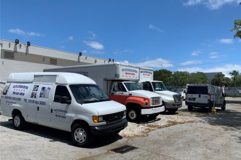 Immobilier commercial à vendre à Doral, Floride № 1937044 - photo 3