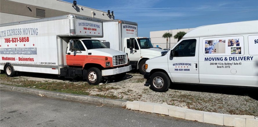 Immobilier commercial à Doral, Floride № 1937044