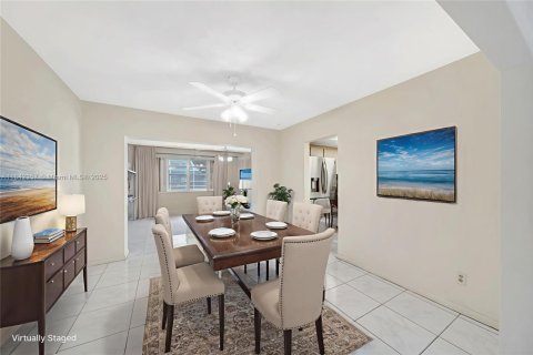 House in Pembroke Pines, Florida 4 bedrooms, 168.34 sq.m. № 1880281 - photo 14