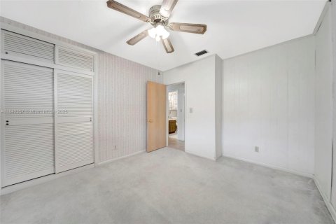 House in Pembroke Pines, Florida 4 bedrooms, 168.34 sq.m. № 1880281 - photo 29