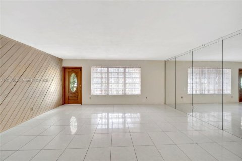 House in Pembroke Pines, Florida 4 bedrooms, 168.34 sq.m. № 1880281 - photo 8
