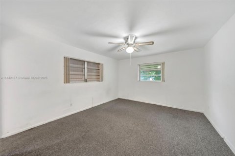 House in Pembroke Pines, Florida 4 bedrooms, 168.34 sq.m. № 1880281 - photo 24
