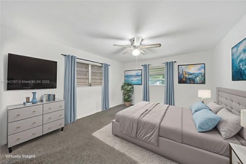 House in Pembroke Pines, Florida 4 bedrooms, 168.34 sq.m. № 1880281 - photo 25