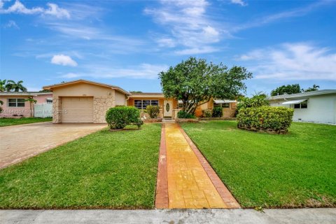 House in Pembroke Pines, Florida 4 bedrooms, 168.34 sq.m. № 1880281 - photo 4