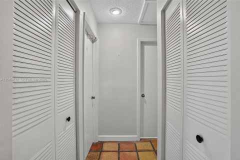 Купить кондоминиум в Майами, Флорида 3 спальни, 99.41м2, № 2270819 - фото 19