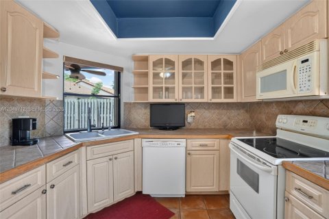 Купить кондоминиум в Майами, Флорида 3 спальни, 99.41м2, № 2270819 - фото 30