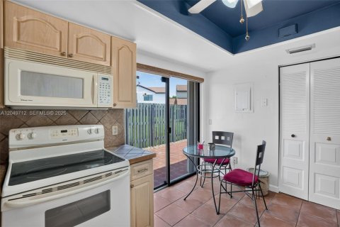 Купить кондоминиум в Майами, Флорида 3 спальни, 99.41м2, № 2270819 - фото 27