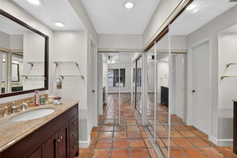 Купить кондоминиум в Майами, Флорида 3 спальни, 99.41м2, № 2270819 - фото 15