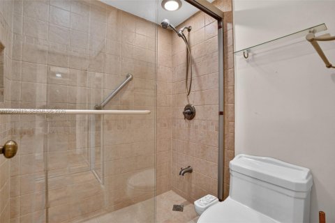 Купить кондоминиум в Майами, Флорида 3 спальни, 99.41м2, № 2270819 - фото 18
