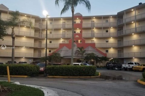 Condo in Doral, Florida, 1 bedroom  № 1953865 - photo 5