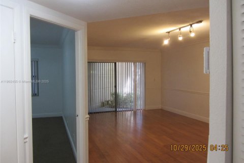 Condominio en alquiler en Doral, Florida, 1 dormitorio, 65.96 m2 № 1953865 - foto 15