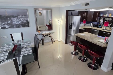 Adosado en venta en Sunrise, Florida, 2 dormitorios, 132.66 m2 № 1925814 - foto 2