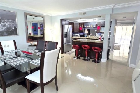 Adosado en venta en Sunrise, Florida, 2 dormitorios, 132.66 m2 № 1925814 - foto 1