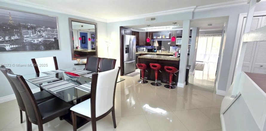 Adosado en Sunrise, Florida 2 dormitorios, 132.66 m2 № 1925814