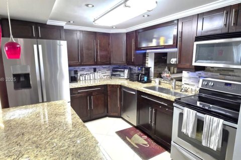 Adosado en venta en Sunrise, Florida, 2 dormitorios, 132.66 m2 № 1925814 - foto 3