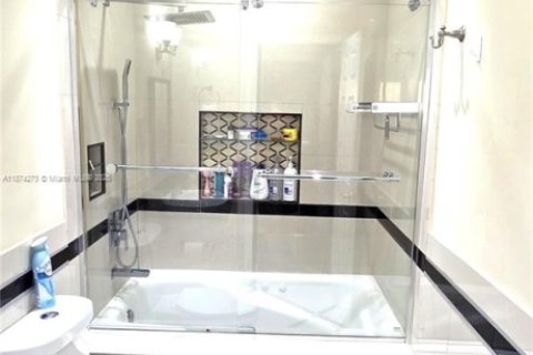 Adosado en venta en Sunrise, Florida, 2 dormitorios, 132.66 m2 № 1925814 - foto 18