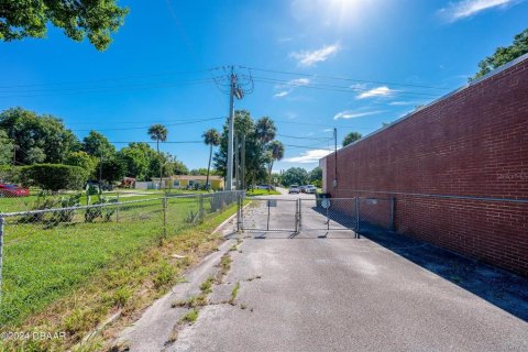 Propiedad comercial en venta en Daytona Beach, Florida, 187.11 m2 № 2121225 - foto 12