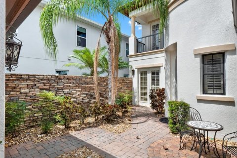 House in Four Corners, Florida 7 bedrooms, 549.7 sq.m. № 1884845 - photo 9
