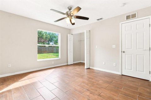 House in Saint Petersburg, Florida 3 bedrooms, 111.48 sq.m. № 2345332 - photo 14
