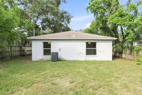 House in Saint Petersburg, Florida 3 bedrooms, 111.48 sq.m. № 2345332 - photo 3