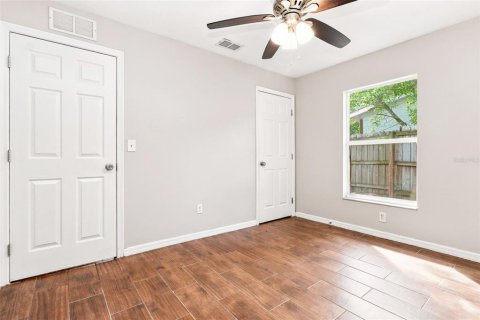 House in Saint Petersburg, Florida 3 bedrooms, 111.48 sq.m. № 2345332 - photo 15