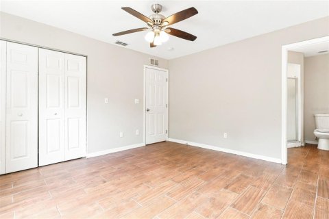 House in Saint Petersburg, Florida 3 bedrooms, 111.48 sq.m. № 2345332 - photo 12