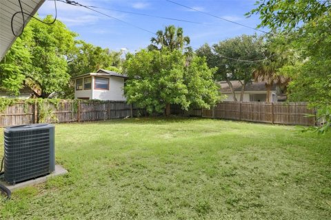 House in Saint Petersburg, Florida 3 bedrooms, 111.48 sq.m. № 2345332 - photo 4