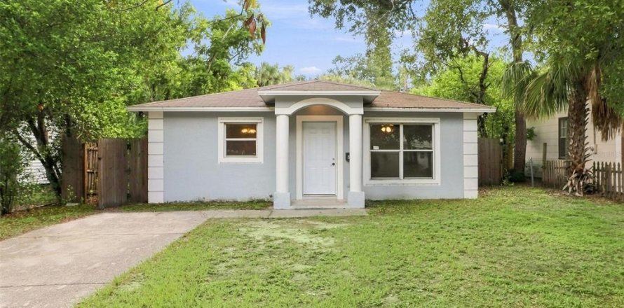 House in Saint Petersburg, Florida 3 bedrooms, 111.48 sq.m. № 2345332