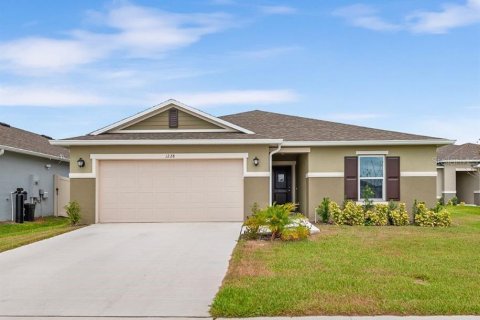 Casa en venta en Winter Haven, Florida, 4 dormitorios, 157.56 m2 № 1908659 - foto 1