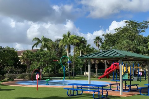 Купить таунхаус в Дорал, Флорида 2 спальни, 133.69м2, № 1946884 - фото 16