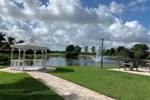 Купить таунхаус в Дорал, Флорида 2 спальни, 133.69м2, № 1946884 - фото 14