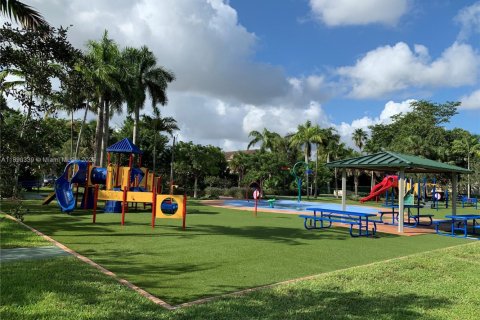 Купить таунхаус в Дорал, Флорида 2 спальни, 133.69м2, № 1946884 - фото 17