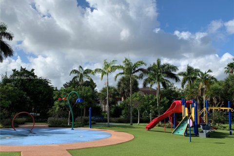 Купить таунхаус в Дорал, Флорида 2 спальни, 133.69м2, № 1946884 - фото 15