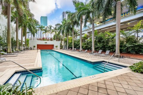 Купить кондоминиум в Майами, Флорида 1 спальня, 57.6м2, № 1985743 - фото 29