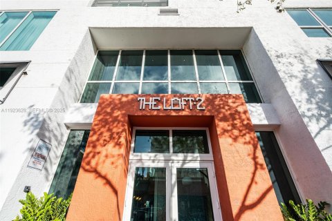 Купить кондоминиум в Майами, Флорида 1 спальня, 57.6м2, № 1985743 - фото 2