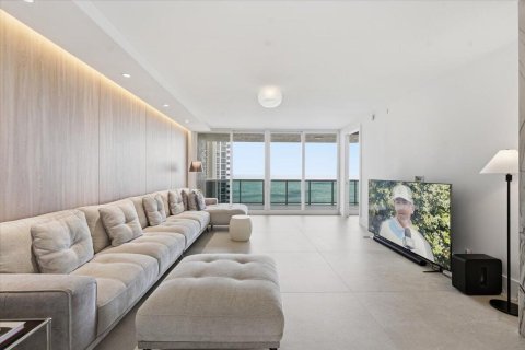 Condo in Fort Lauderdale, Florida, 3 bedrooms  № 2146911 - photo 2
