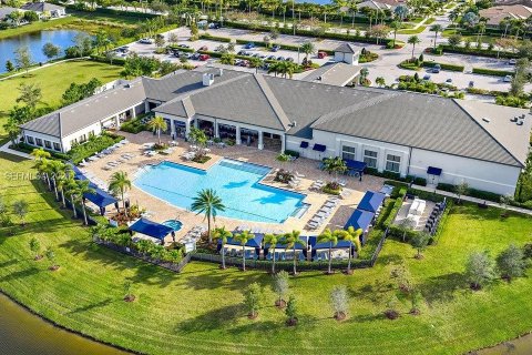 House in Port St. Lucie, Florida 3 bedrooms, 148.55 sq.m. № 2003110 - photo 8