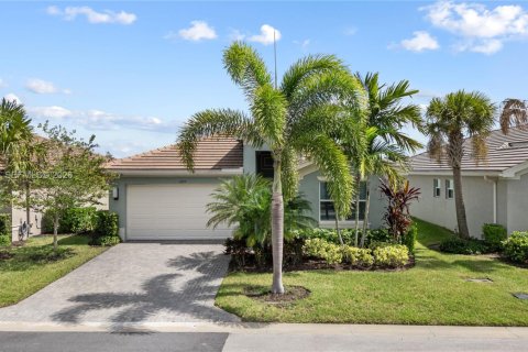 House in Port St. Lucie, Florida 3 bedrooms, 148.55 sq.m. № 2003110 - photo 10