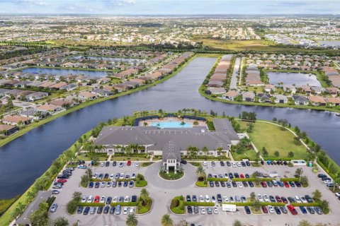 House in Port St. Lucie, Florida 3 bedrooms, 148.55 sq.m. № 2003110 - photo 15