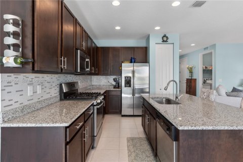 House in Port St. Lucie, Florida 3 bedrooms, 148.55 sq.m. № 2003110 - photo 27