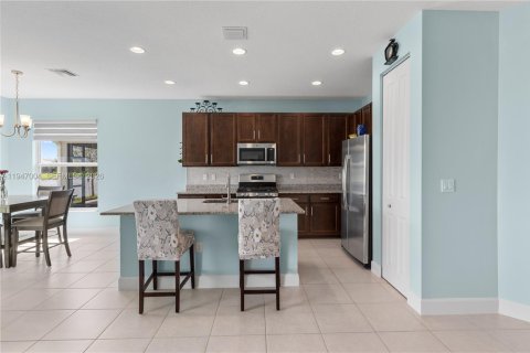 House in Port St. Lucie, Florida 3 bedrooms, 148.55 sq.m. № 2003110 - photo 25