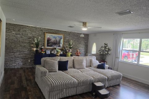 Villa ou maison à louer à Brooksville, Floride: 2 chambres, 127.09 m2 № 1838035 - photo 3