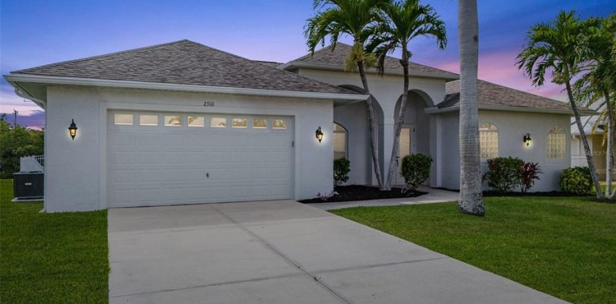 House in Cape Coral, Florida 3 bedrooms, 204.01 sq.m. № 1649044